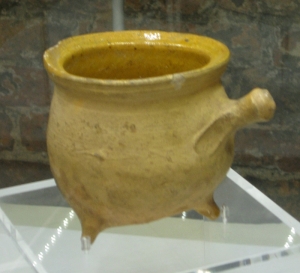 Sussex white ware pipkin, 16<sup>th</sup> century - source Hampton Court